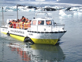 ヨークサウルロン湖の水陸両用車