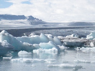 ヨークサウルロン湖の湖面の様子